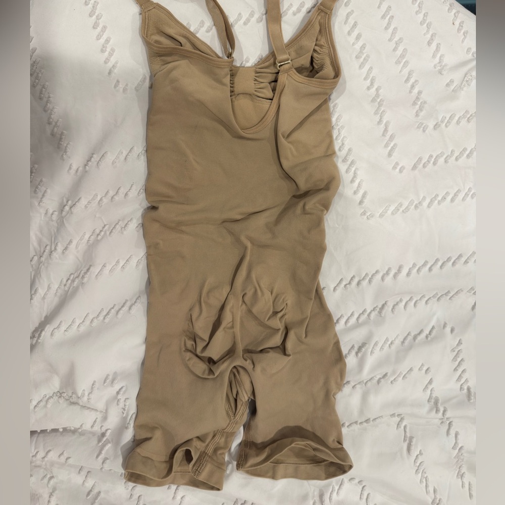 SKIMS Seamless Sculpt Strapless Shorts Bodysuit shapewear